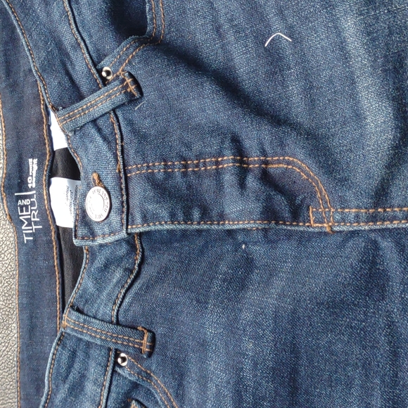 Jeans - Picture 2 of 3